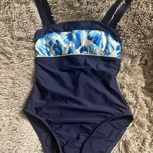 Woman,s Nautica Swinsuit